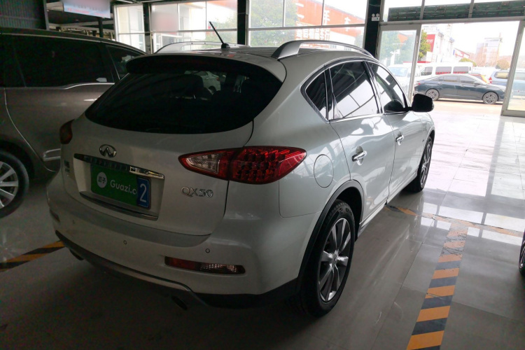 英菲尼迪QX50 2015款 2.5L 悦享版车身外观7