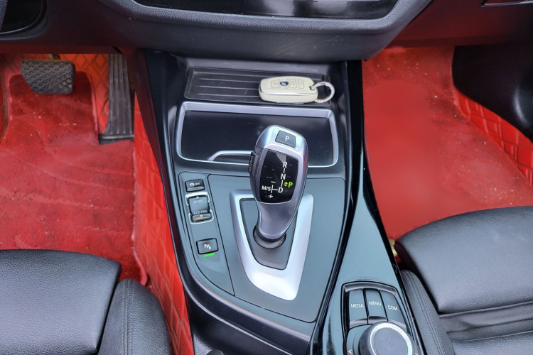 宝马2系(进口) 2018款 220i 敞篷轿跑车 运动设计套装局部细节18