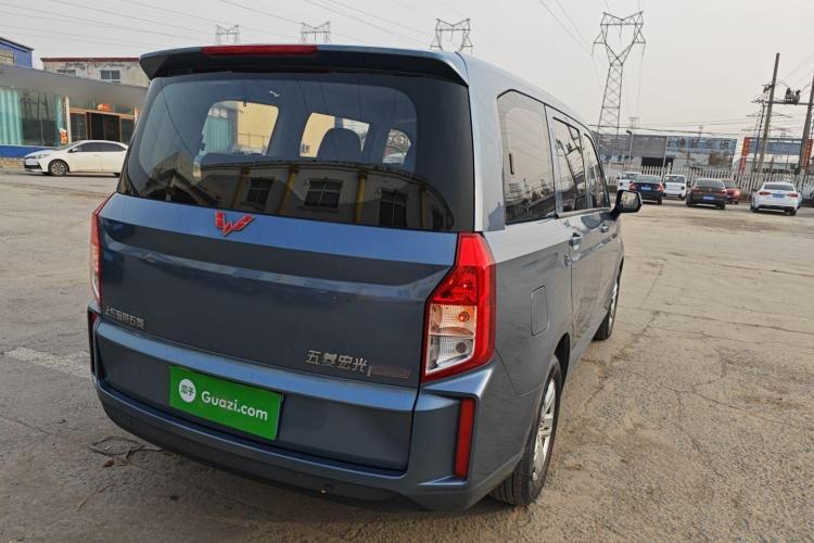 五菱汽车 五菱宏光PLUS 2020款 1.5L 手动舒适型 7座车身外观7