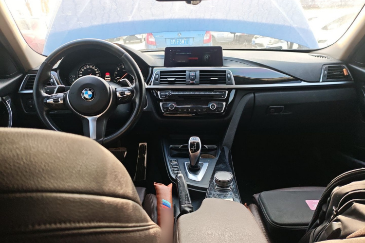 宝马3系 2019款 320Li M运动套装中控内饰12