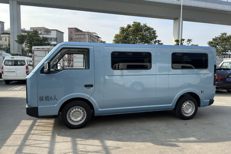 SRM鑫源新能源E3L 2025款 宁德53.58Kwh 365KM 实用型客车车身外观6001