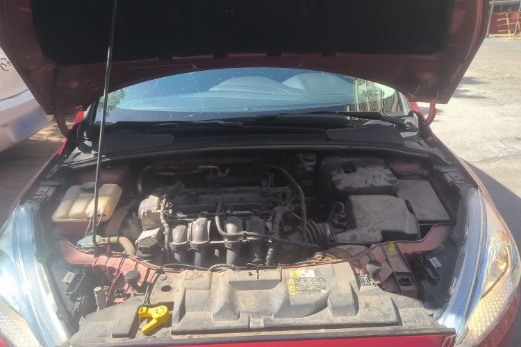 福特 福克斯 2018款 两厢经典 1.6L 自动风尚型智行版机舱底盘24