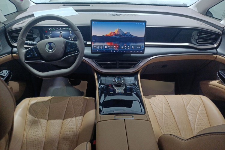 腾势D9 2022款 DM-i 970 四驱旗舰型中控内饰7002