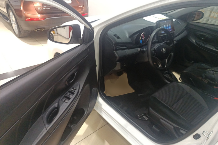 丰田 威驰FS 2021款 1.5L CVT锋驰版中控内饰20