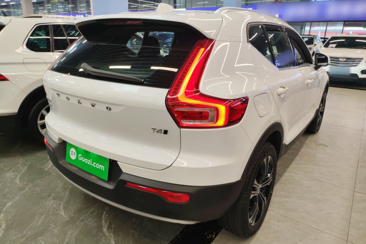 沃尔沃XC40 2022款 T4 四驱智远豪华版车身外观7