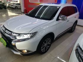 三菱 欧蓝德 2018款 2.4L 四驱豪华版 7座