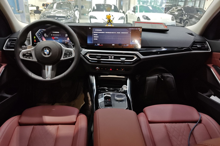 宝马3系 2023款 320Li M运动套装中控内饰7002