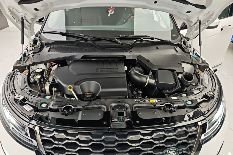 路虎 揽胜极光 2022款 极光L 249PS R-Dynamic 豪华版机舱底盘24