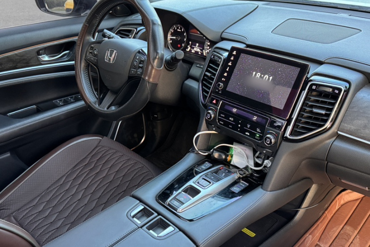 本田UR-V 2020款 370TURBO 四驱尊享版中控内饰7004