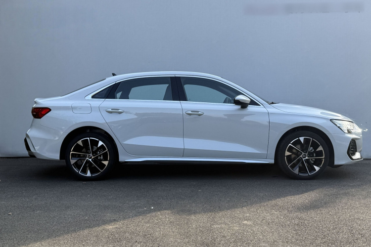 奥迪A3 2025款 A3L Limousine 35TFSI 飞驰尊享型车身外观6002