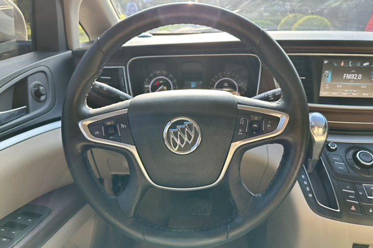 别克GL8 2018款 28T 豪华型 国VI中控内饰7002