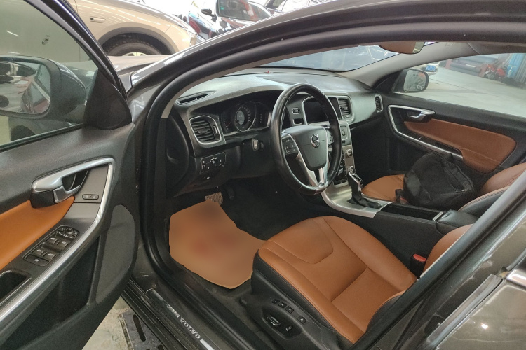 沃尔沃S60 2018款 S60L T3 智进进取版中控内饰20