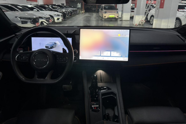 领克03 2025款 1.5TD DCT冠军版Pro中控内饰7002