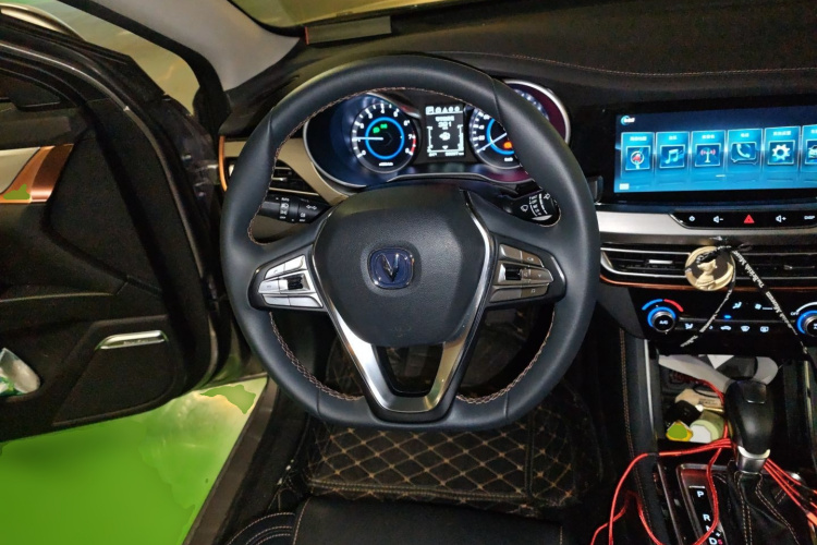 长安 逸动 2018款 XT 1.6L GDI 自动风潮型 国V中控内饰13