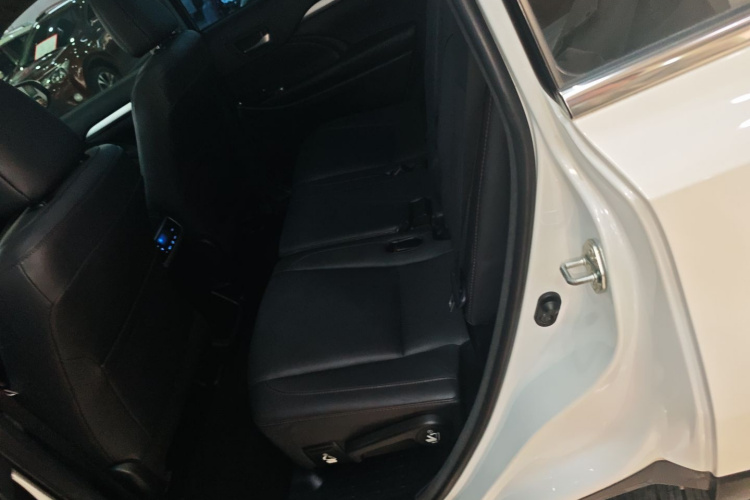 丰田 汉兰达 2017款 2.0T 四驱豪华版 7座中控内饰7004