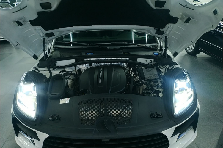 保时捷 2018款 Macan 2.0T机舱底盘24