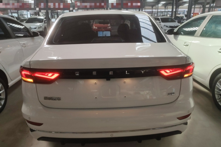 吉利汽车 帝豪 2025款 第4代 1.5L CVT龙腾版车身外观6