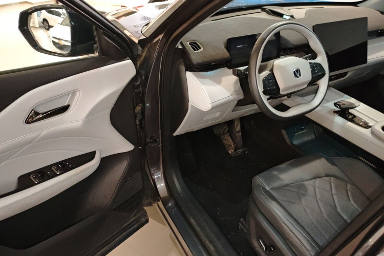 长安UNI-Z新能源 2024款 蓝鲸智电iDD 125km 卓越型中控内饰20