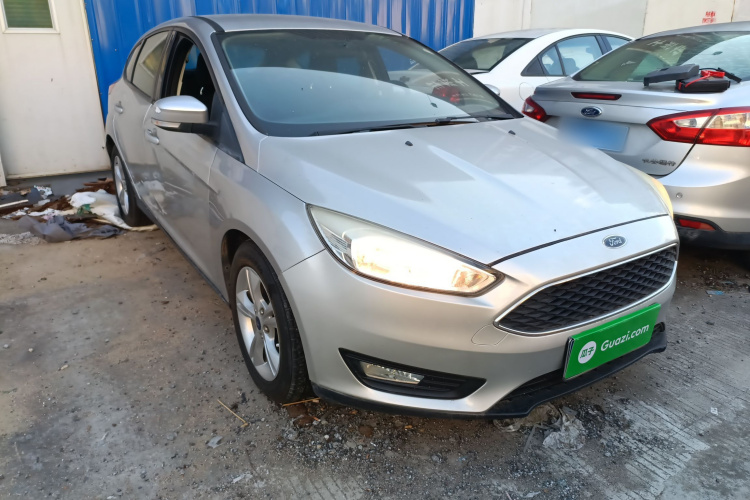 福特 福克斯 2015款 两厢 1.6L 自动舒适型车身外观3