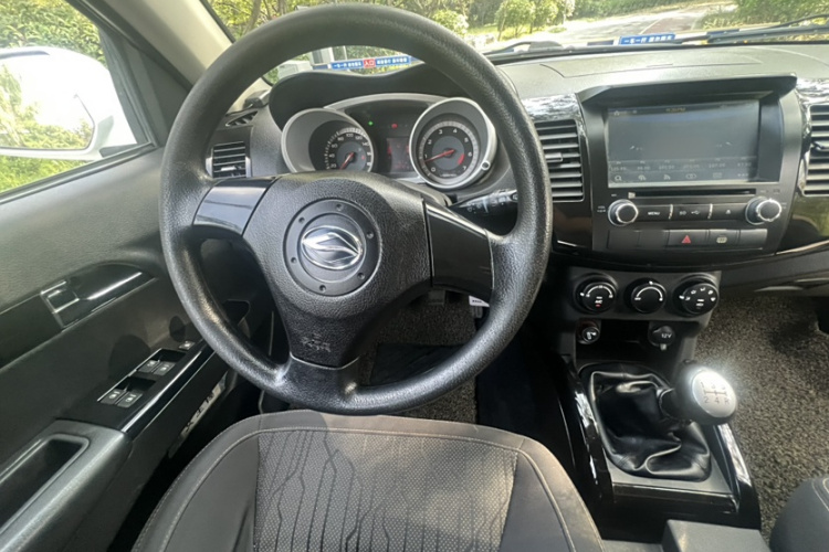 陆风X8 2014款 探索版 2.4L 汽油4X4豪华型局部细节13