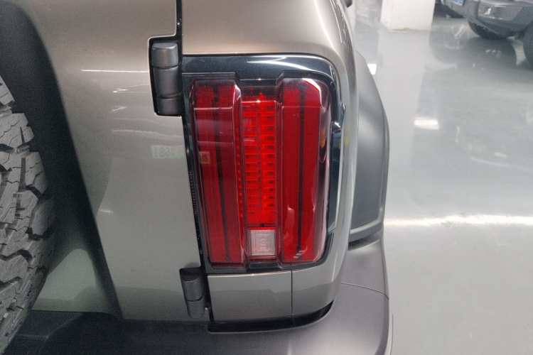 坦克300 2024款 2.0T 征服者车身外观6006