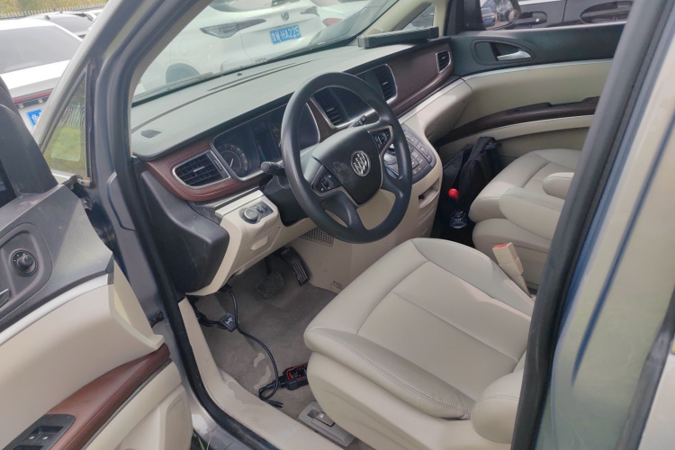 别克GL8 2018款 28T 舒适型 国VI中控内饰19