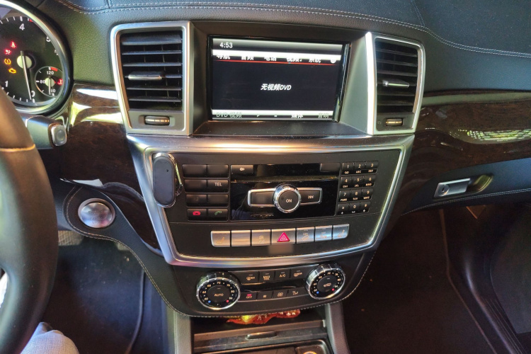 奔驰M级 2014款 ML 350 CDI 4MATIC局部细节16