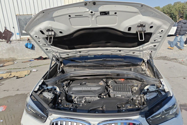 宝马X1 2021款 sDrive20Li 时尚型机舱底盘24