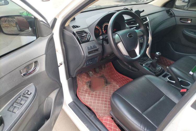 比亚迪F3 2020款 1.5L 手动豪华版中控内饰20