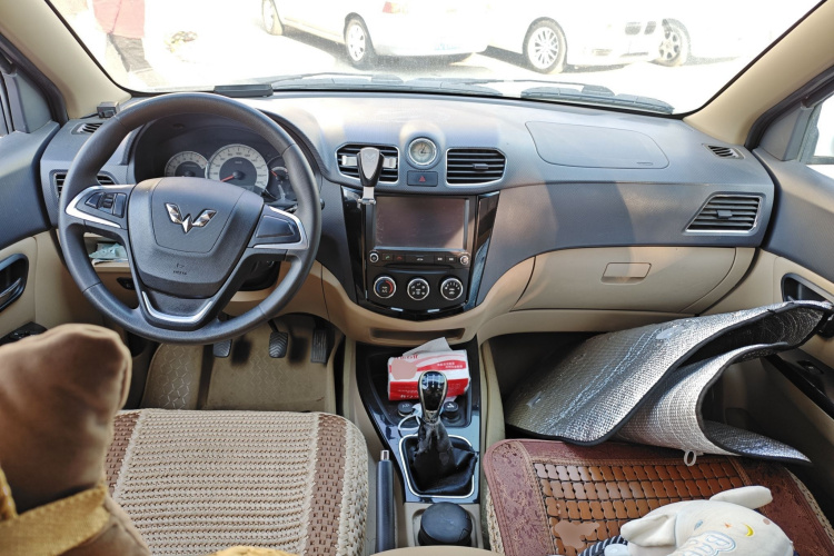 五菱汽车 五菱宏光 2013款 1.5L S豪华型中控内饰12