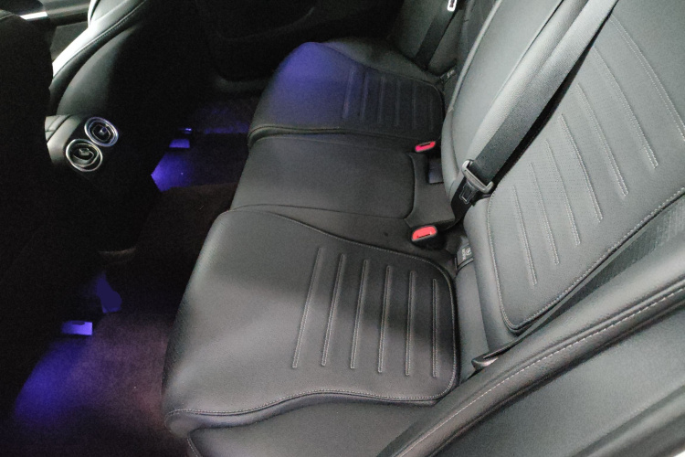 奔驰C级 2024款 C 260 L 运动版中控内饰21