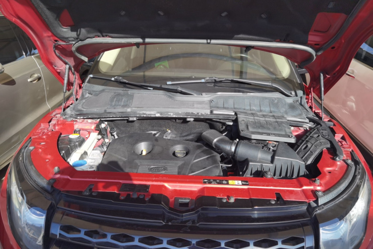 路虎 揽胜极光 2015款 2.0T 五门锐动版机舱底盘24