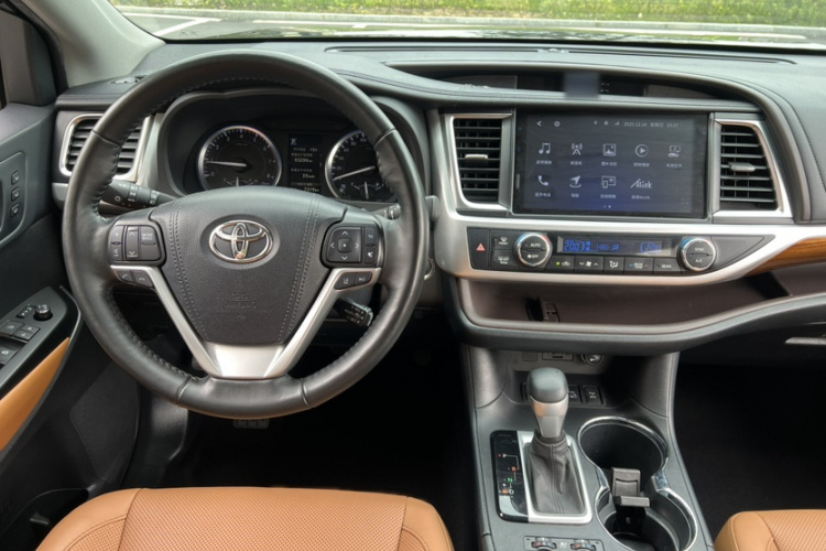 丰田 汉兰达 2020款 2.0T 四驱百万纪念版 7座中控内饰7006