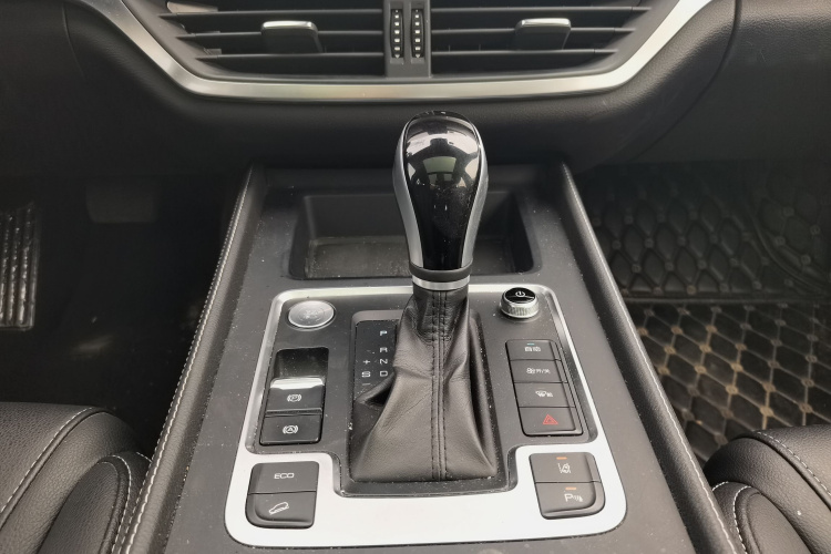 比亚迪 唐 2018款 2.0T 自动智联尊荣型 7座 国V局部细节18