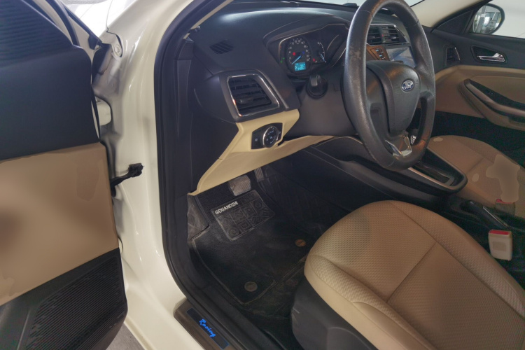 福特 福睿斯 2015款 1.5L 自动舒适型中控内饰7003