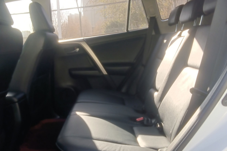 丰田 RAV4荣放 2016款 2.0L CVT两驱智尚版 国V中控内饰21