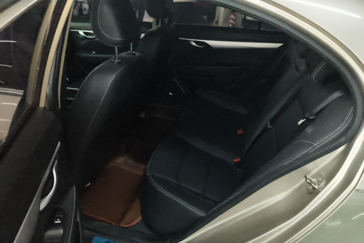 吉利汽车 帝豪 2018款 1.5L CVT向上互联版中控内饰7004