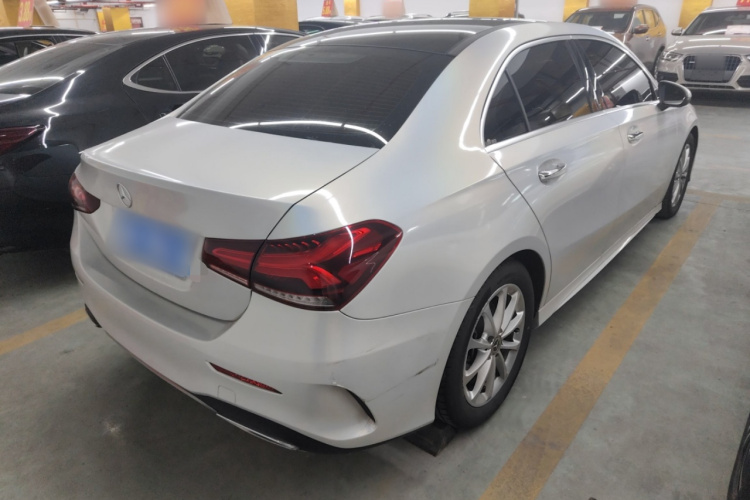 奔驰A级 2021款 A 200 L 运动轿车动感型车身外观6005