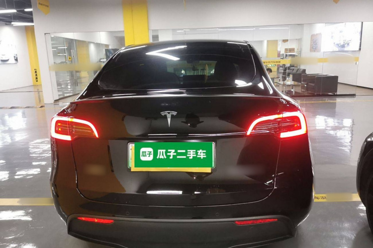 特斯拉 Model Y 2023款 高性能全轮驱动版车身外观6