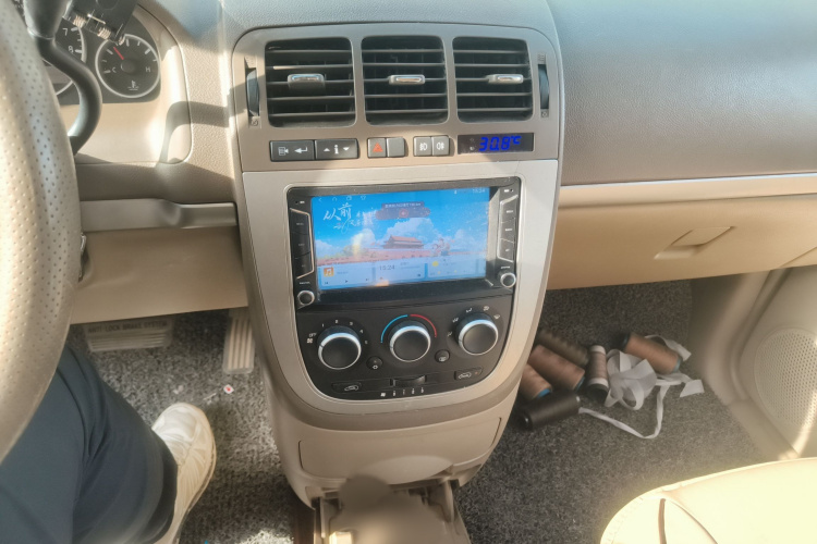 别克GL8 2014款 2.4L 经典版局部细节16