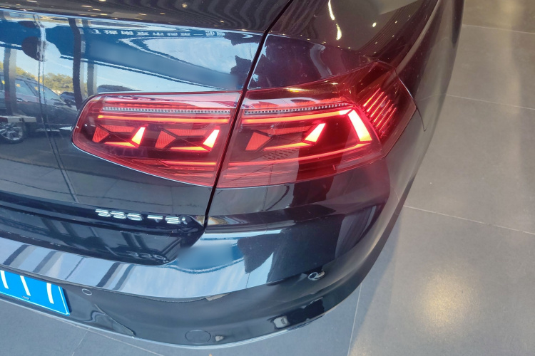 大众 迈腾 2023款 200万辆纪念版 330TSI DSG豪华型车身外观6006