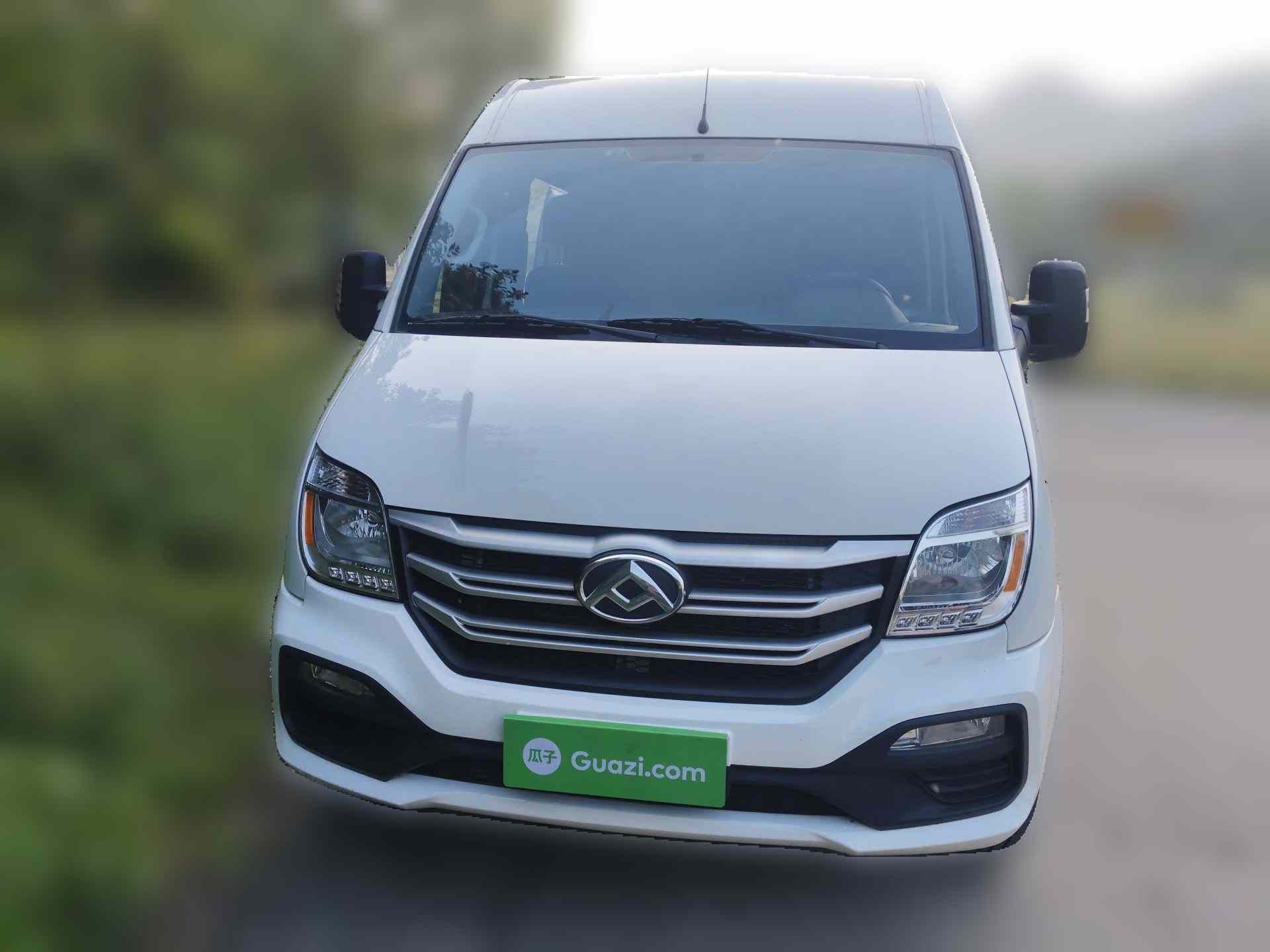 上汽大通MAXUS 新途V80 2025款 PRO傲运通 2.0T AMT短轴中顶 5/6座(1)