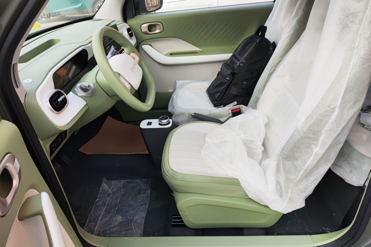 吉利银河 2025款 210km 熊猫骑士中控内饰19