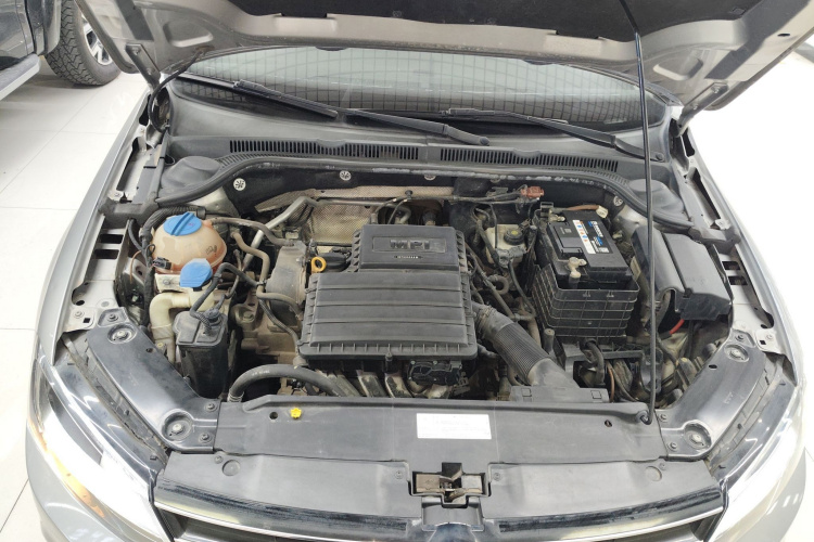 大众 速腾 2015款 1.6L 自动舒适型机舱底盘24