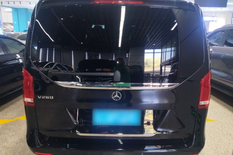 奔驰V级 2018款 V 260 尊贵版 国VI车身外观6