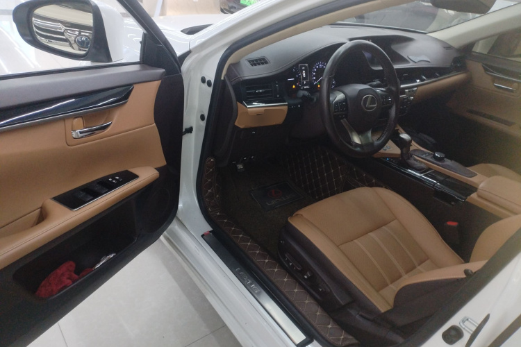 雷克萨斯ES 2015款 200 精英版中控内饰20