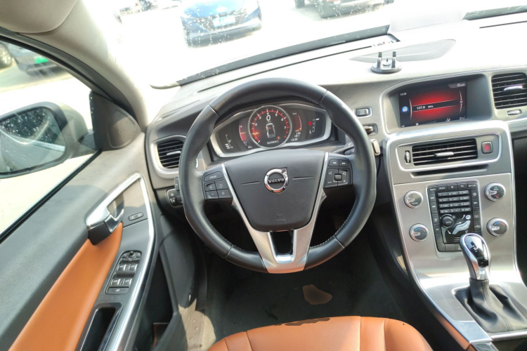 沃尔沃S60 2018款 S60L T3 智进进取版中控内饰13