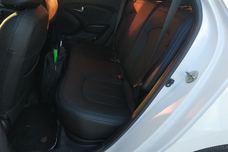 北京现代ix35 2015款 2.0L  手动两驱舒适型 国IV中控内饰21