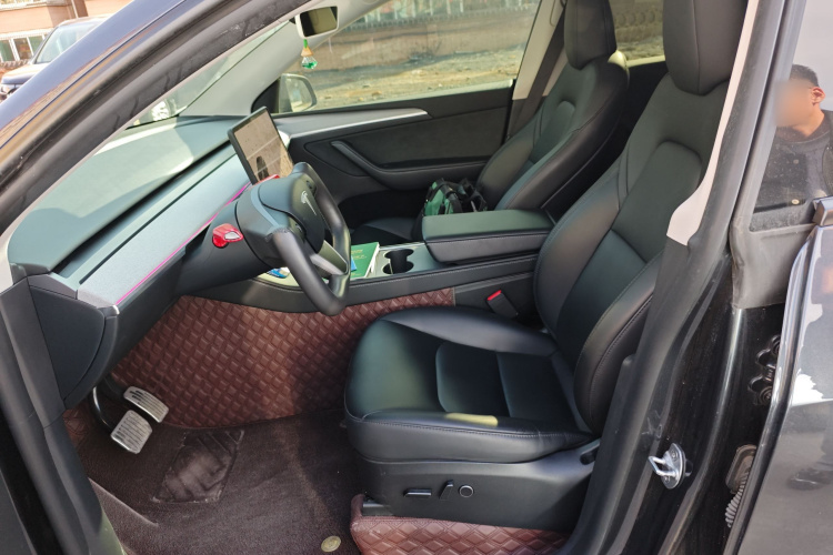 特斯拉 Model Y 2024款 后轮驱动版中控内饰19