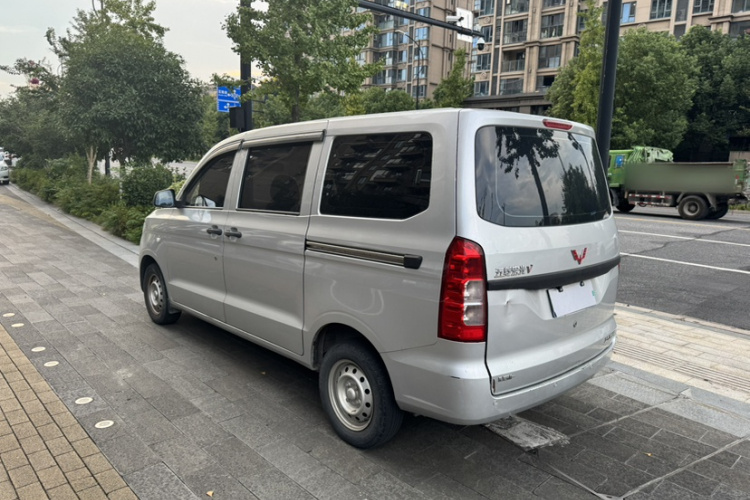 五菱汽车 五菱宏光V 2022款 1.5L劲取版电动助力LAR车身外观6002
